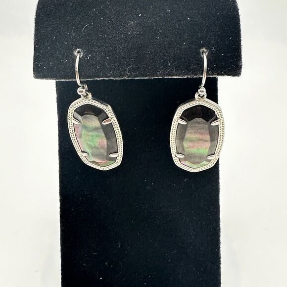 Retired Kendra Scott "gray abalone" dangle earrings in silver tone! - Picture 5 of 14